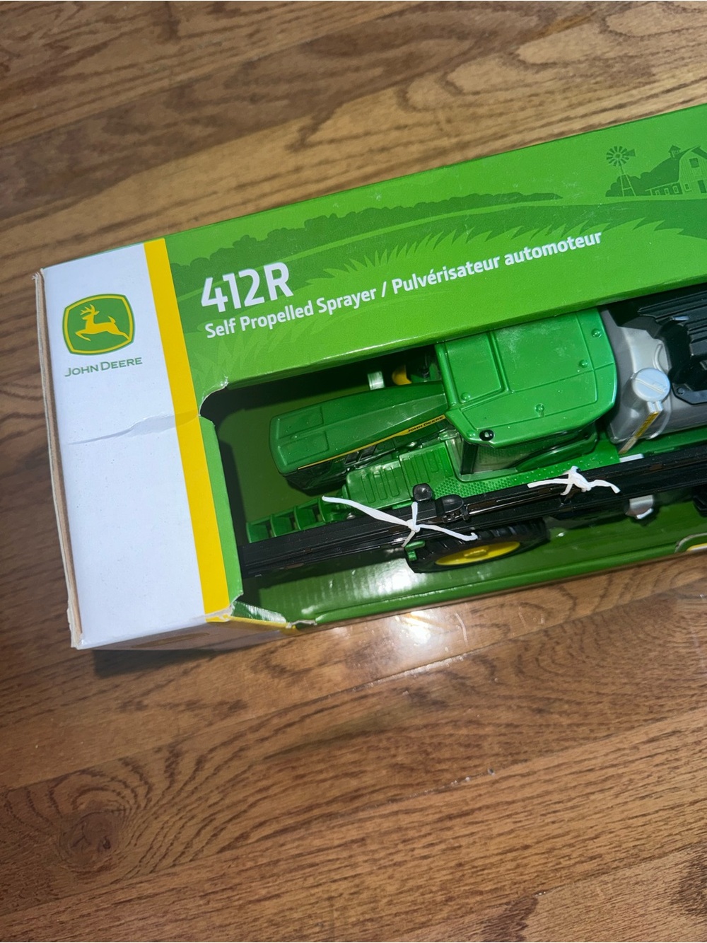 ohn Deere 1/32 Scale 412R Sprayer
Brand New - Picture 3 of 7